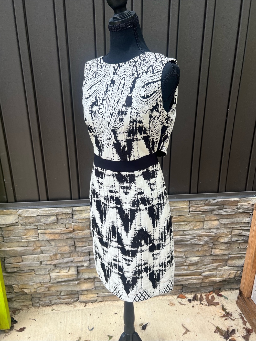 Black & White Printed Sleeveless Sheath Dress